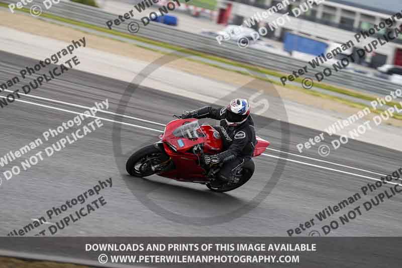 cadwell no limits trackday;cadwell park;cadwell park photographs;cadwell trackday photographs;enduro digital images;event digital images;eventdigitalimages;navarra;no limits trackdays;peter wileman photography;racing digital images;trackday digital images;trackday photos